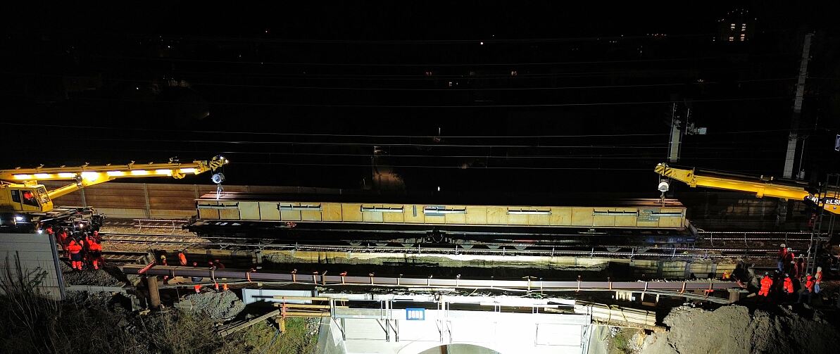 Hilfsbrückeneinbau Warme Fischa in Wr. Neustadt