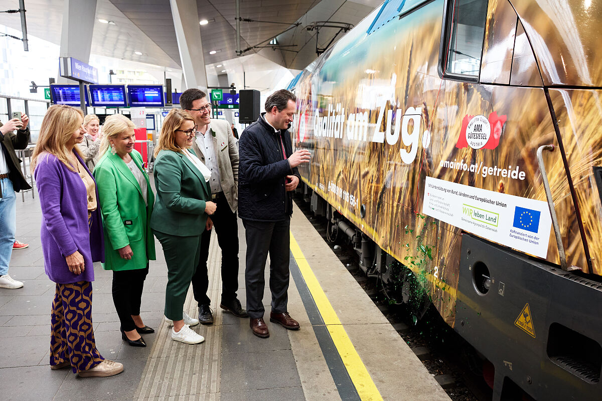 AMA-Loktaufe am Wiener Hauptbahnhof