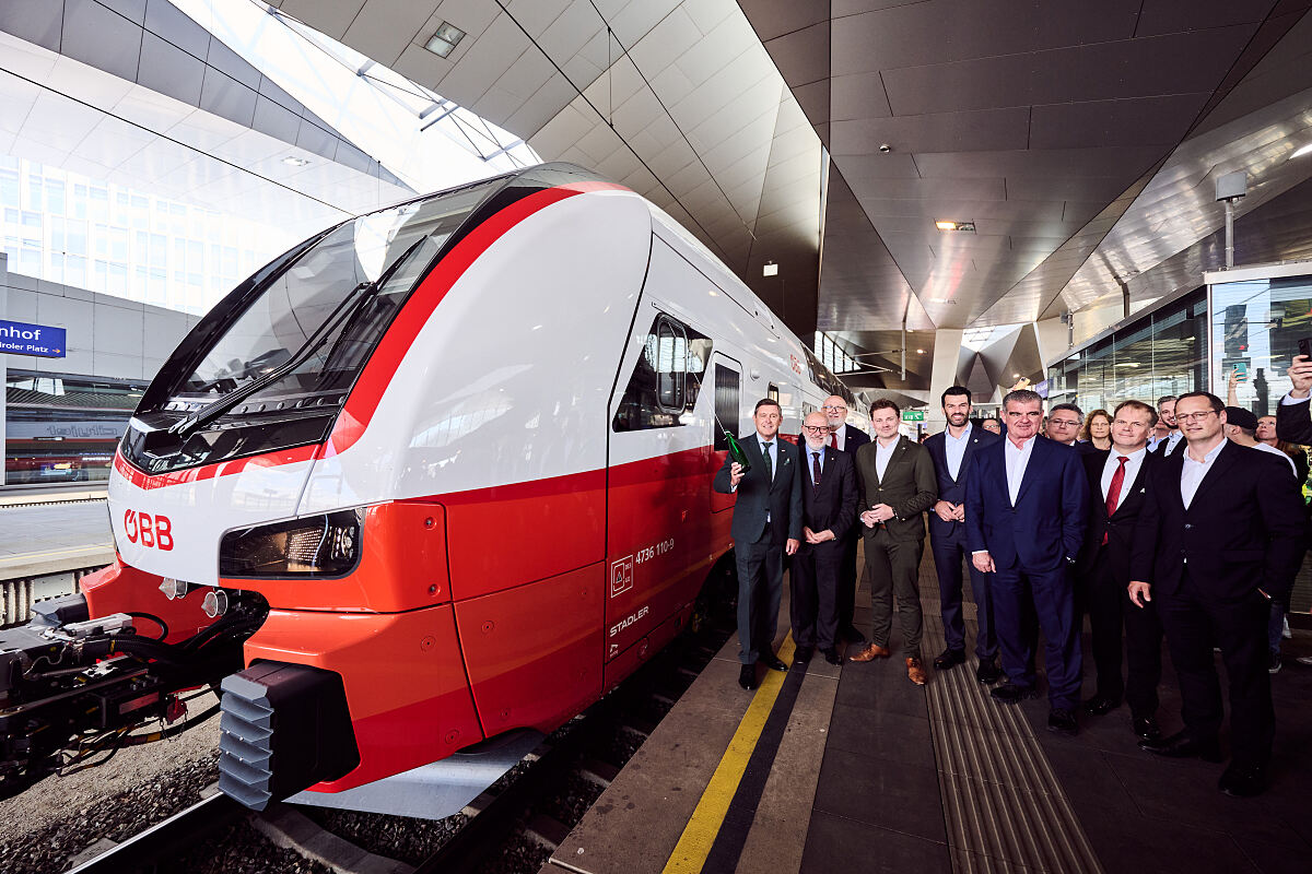 Cityjet Dosto Taufe_Hanke_Al-Rawi_Matthae_Krumboeck_Landbauer_Spuhler_Stock_Garstenauer_c_OEBB_Marek Knopp