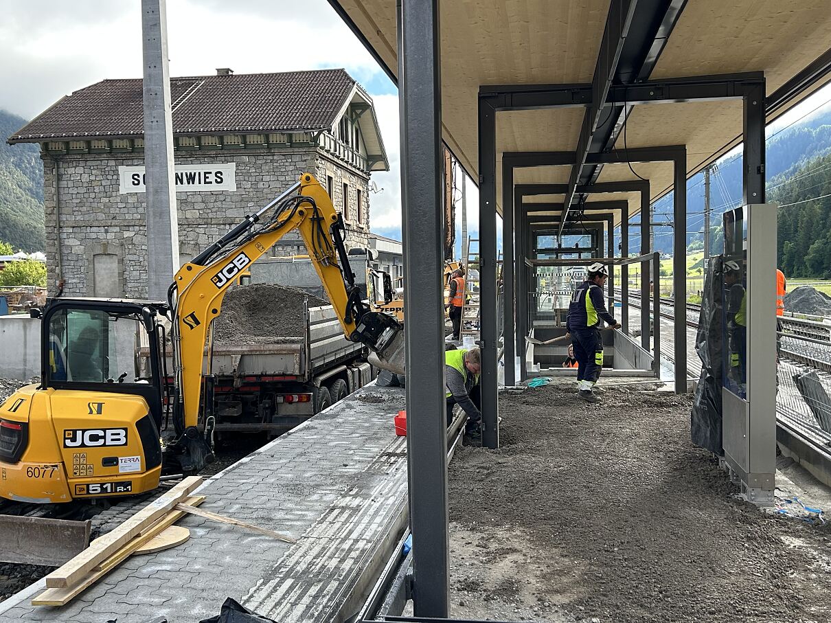 Der Bahnsteig in Schönwies steht kurz vor der Fertigstellung