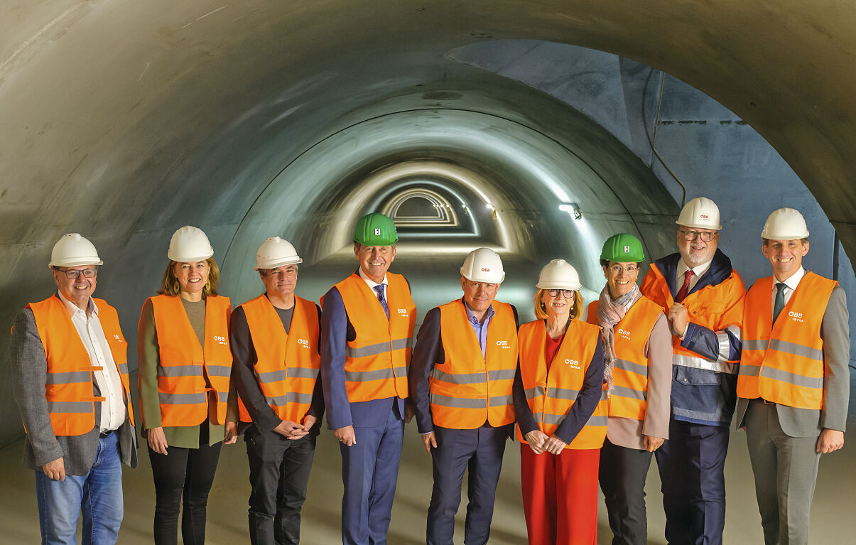 Erste_Durchfahrt_SBT_Gruppenbild_c_OEBB_Ebner