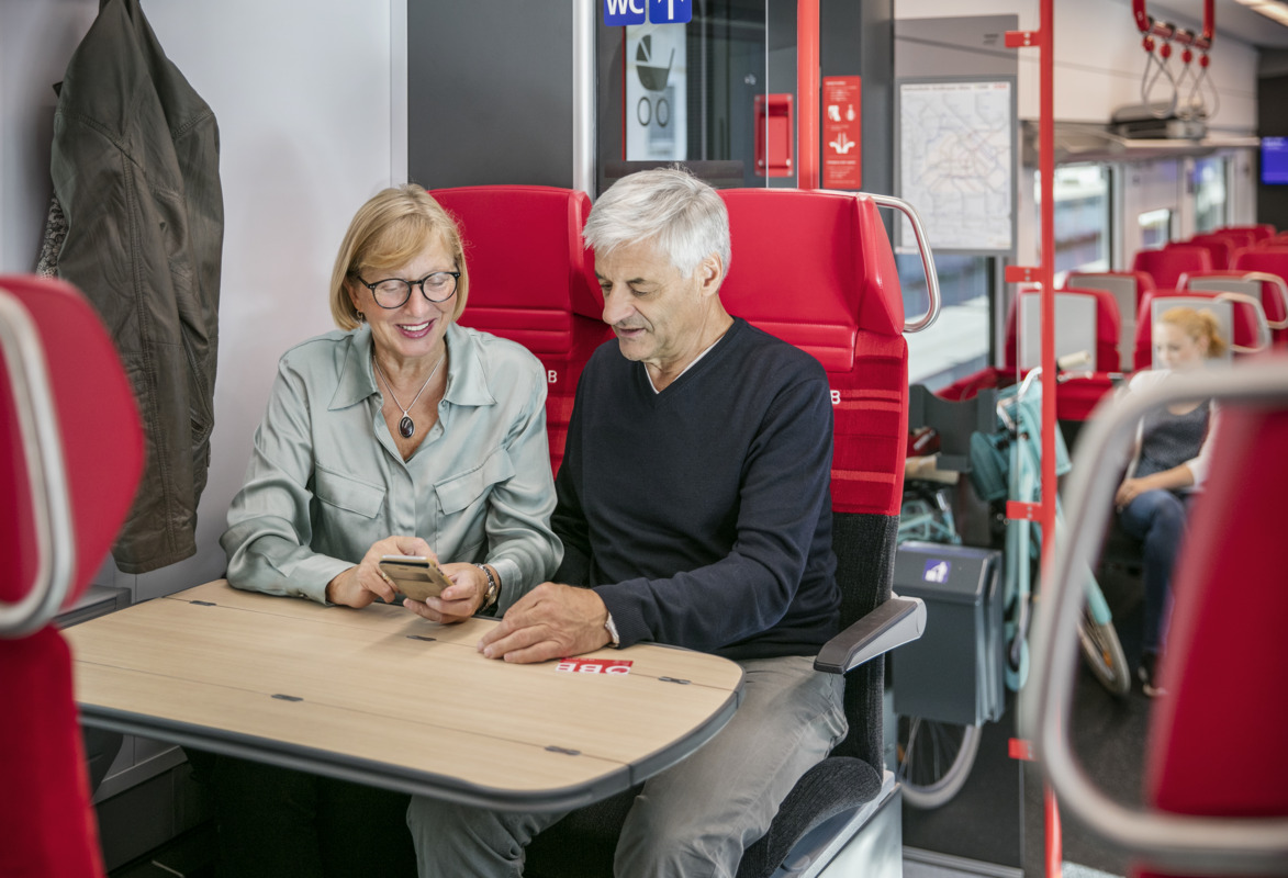 Seniorinnen im Cityjet