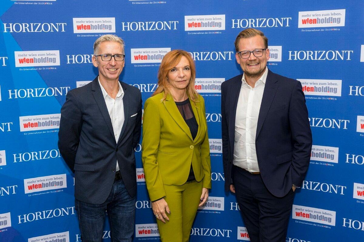 20211004_Green-Marketing-Awards-GroupM-Oesterreich-CEO-Andreas-Vretscha-OEBB-Werbung-Geschaeftsfuehrerin-Karin-Seywald-Czihak-und-Juergen-Hofer-Chefredakteur-Horizont