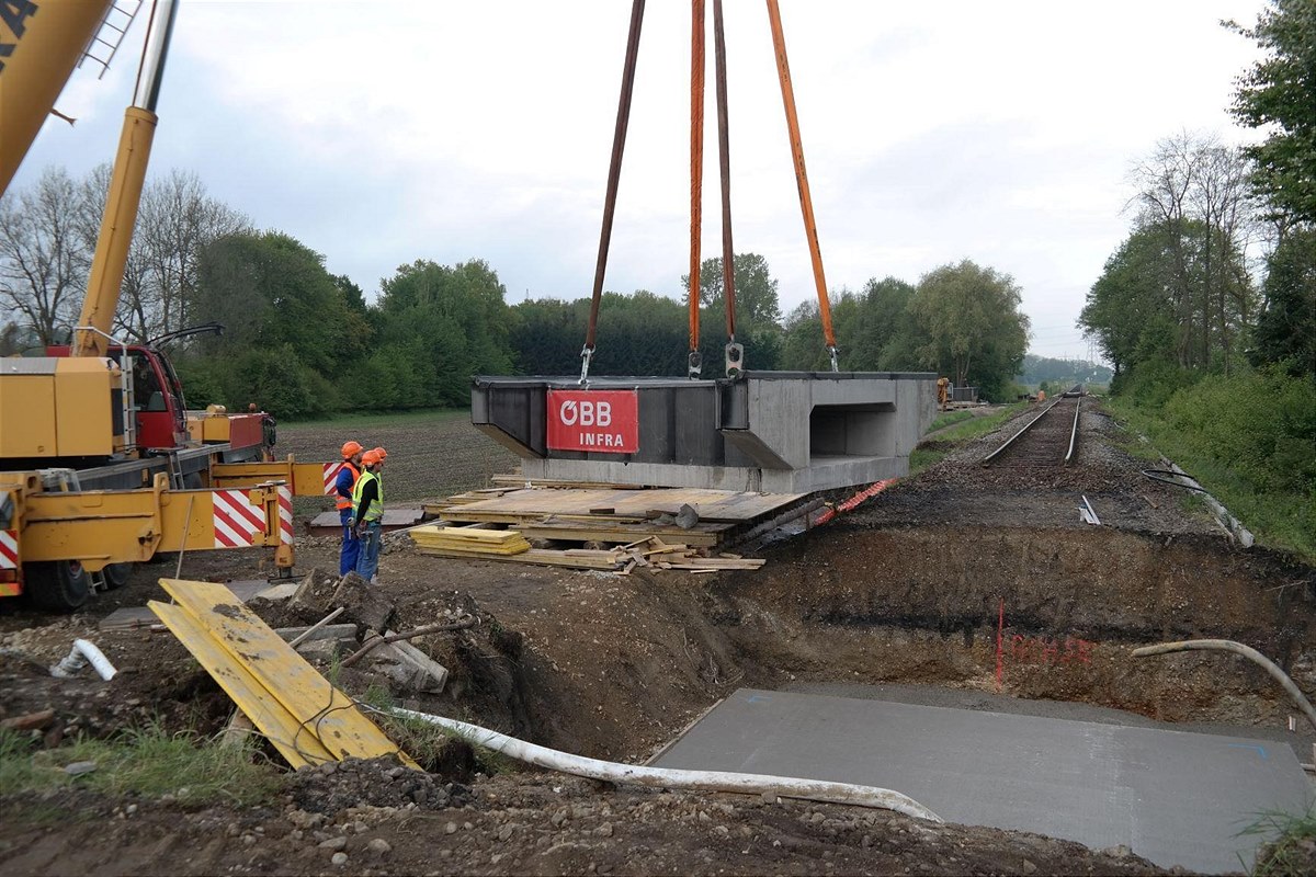 20210531_Brueckeneinbau_Beispielbild-c-OeBB_Robert-Obermoser-6a
