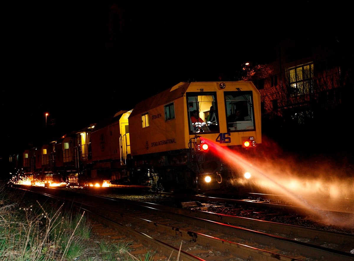 20210529_Schienenschleifzug-1-c-OeBB