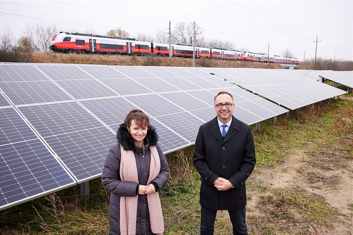 Bahnstrom-Solarkraftwerk Kottingneusiedl_Bgm. Ribisch, ÖBB-VD Pluy