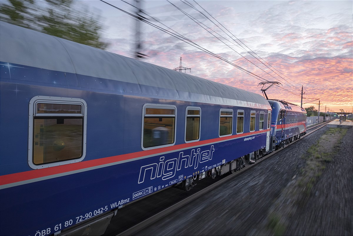 Nightjet in der Landschaft