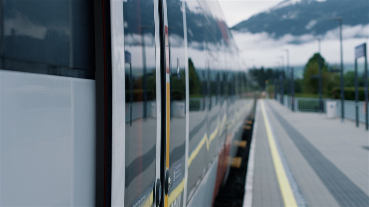 Bahnsteig und Zug (c) ÖBB  Wexplore Productions GmbH