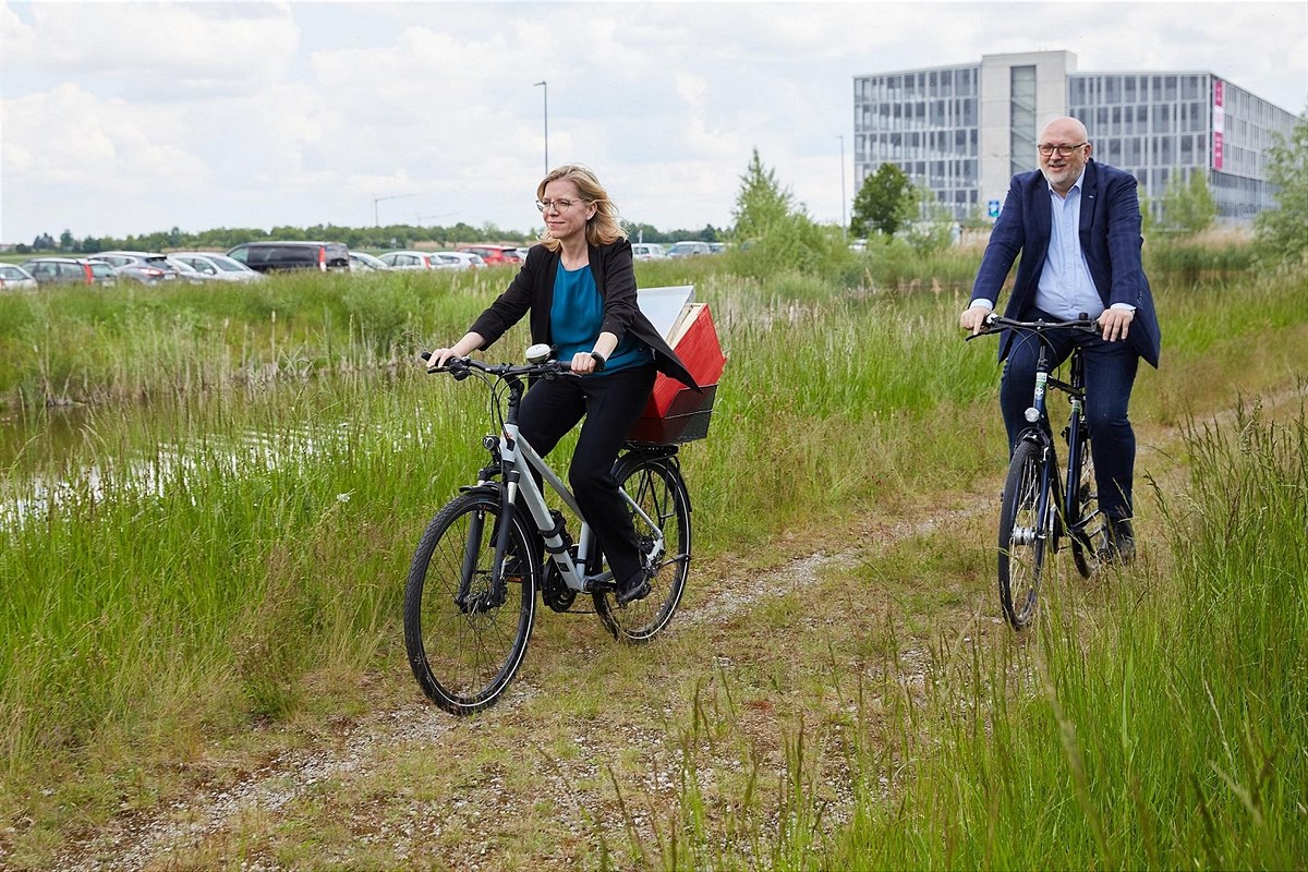 ÖBB Bienen- und Blumenradeln BM Gewessler, ÖBB-CEO Matthä
