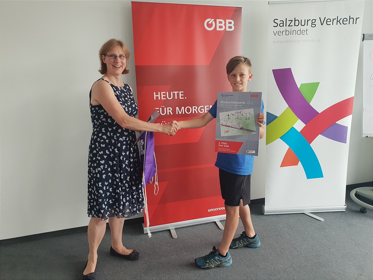 Barbara Kleinert gratuliert Finn Zobl  zum 3. Platz