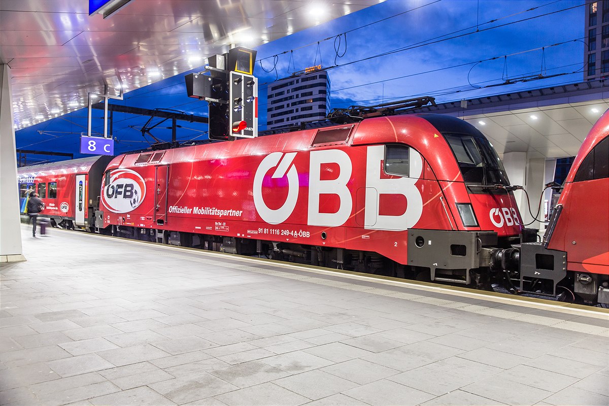 ÖBB_ÖFB Railjet_Wien Hbf_©ÖBB Werbung