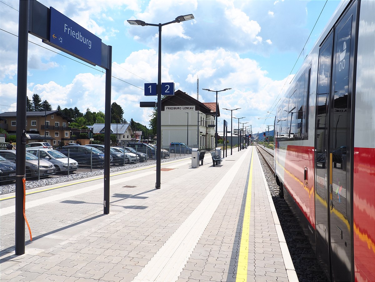 Modernisierte Bahnhöfe Neumarkt und Friedburg