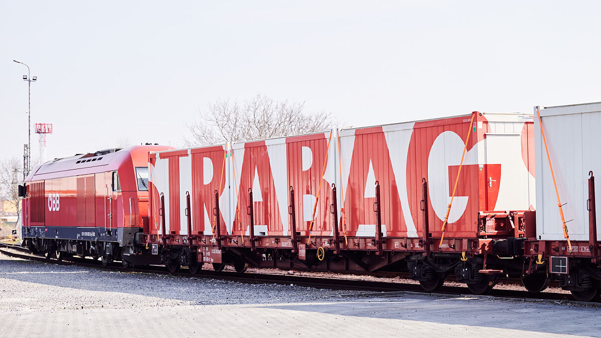 STRABAG-Bürocontainer auf RCG Zug