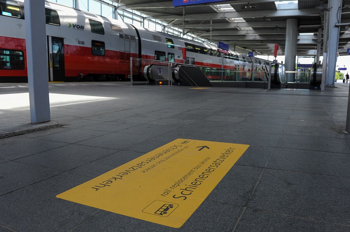 ÖBB Schienenersatzverkehr Praterstern Hinweisschild