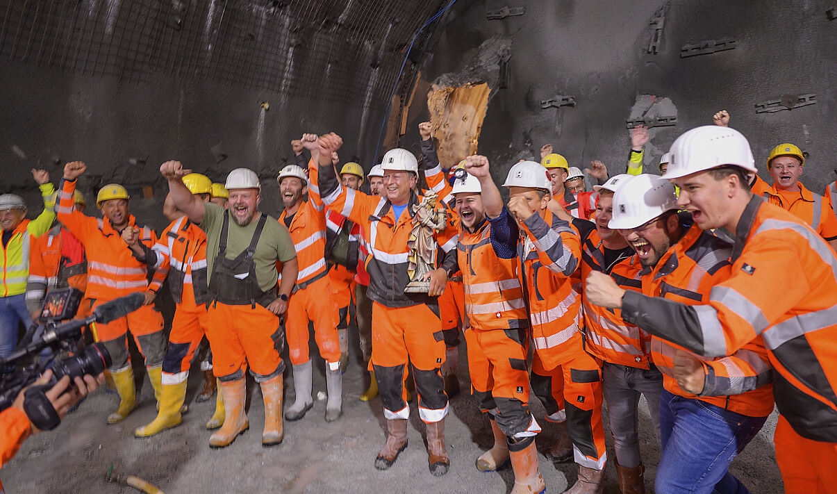 Semmering-Basistunnel_Durchschlag 1. Tunnelröhre geschafft