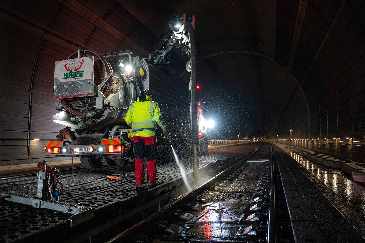 Instandsetzungsarbeiten nach Hochwasser 