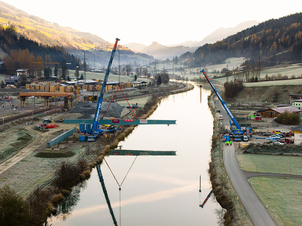 Einhub der Brückenteile in Gries im PInzgau