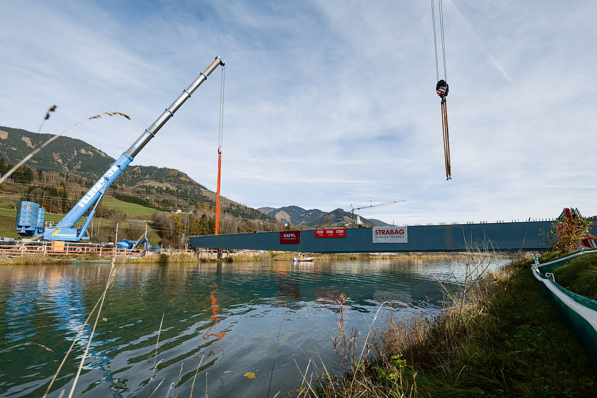 Einhub der Brückenteile in Gries im PInzgau