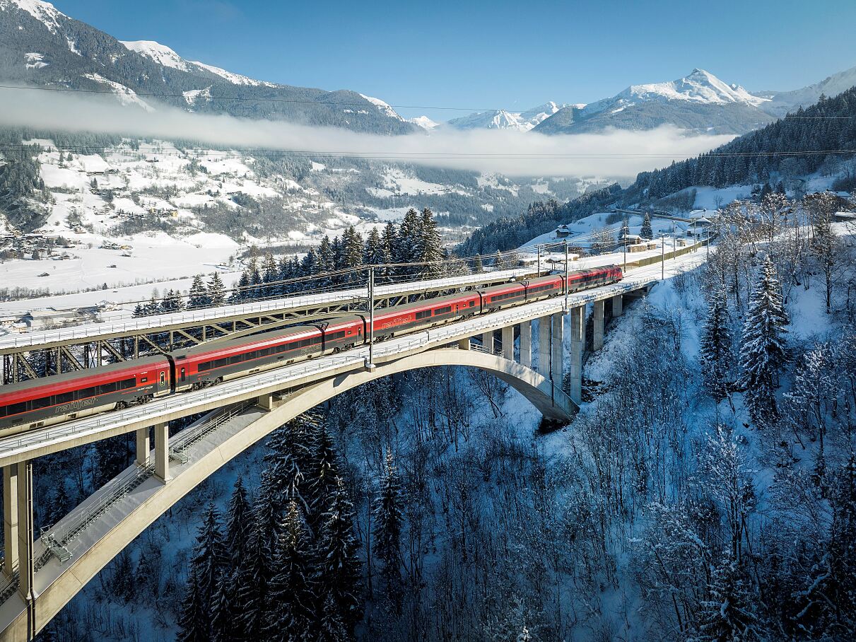 Railjet im Schnee