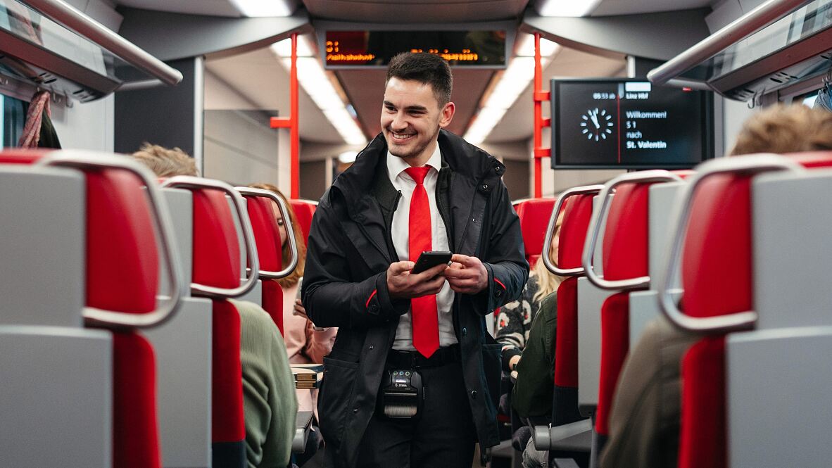 Zugbegleiter (© ÖBB  Lukas Leonte)