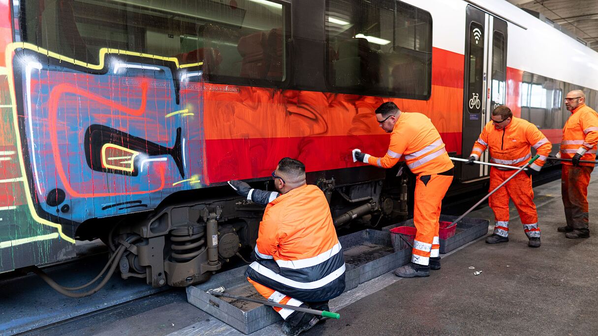 ÖBB_Graffiti-Entfernung_2_@ÖBB-Darrer-Tuma