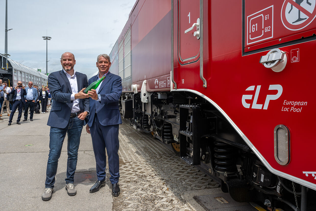 RCG TransFLEX locomotive 