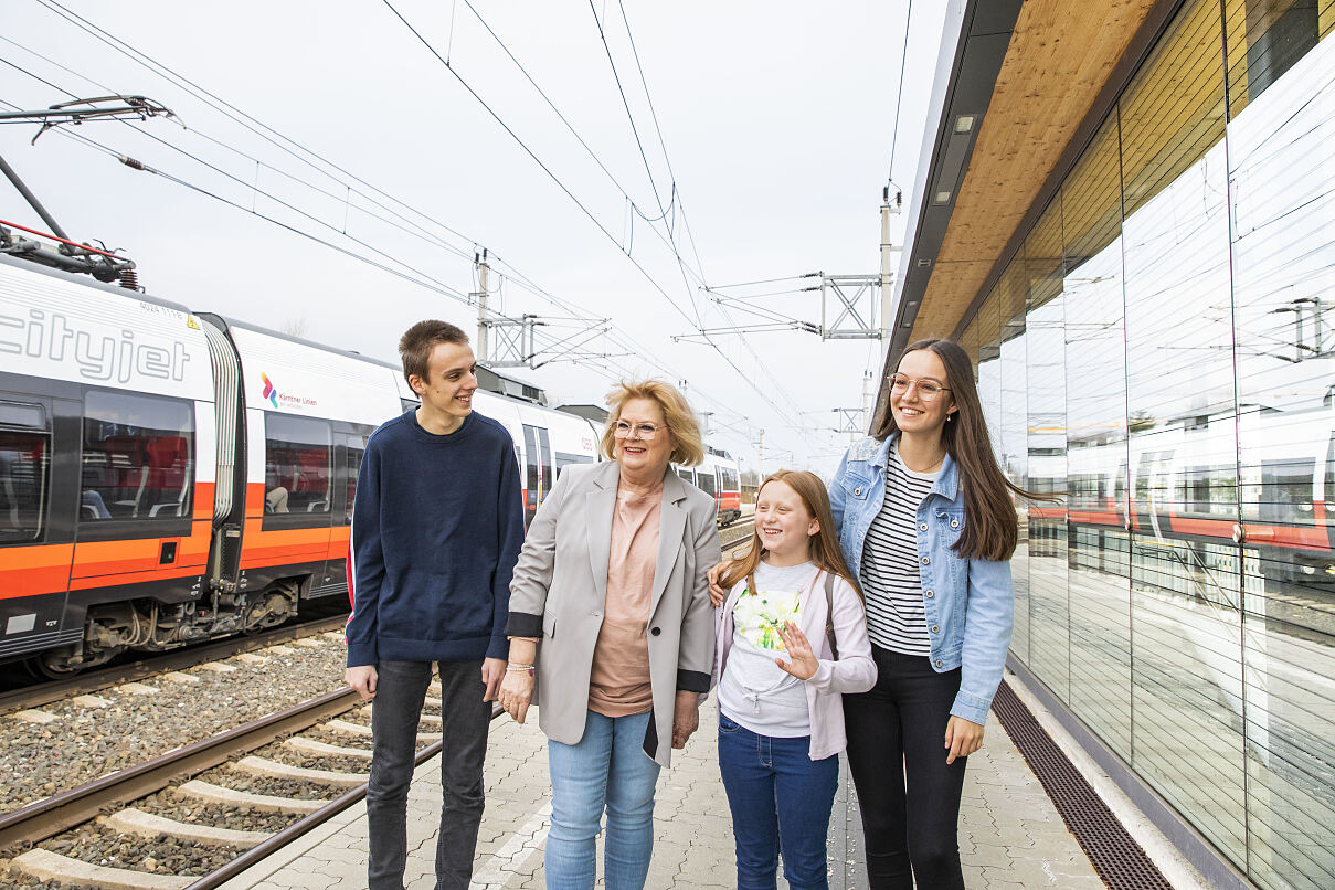 Bahnhof-Kärntner Linien-Madlin Peko