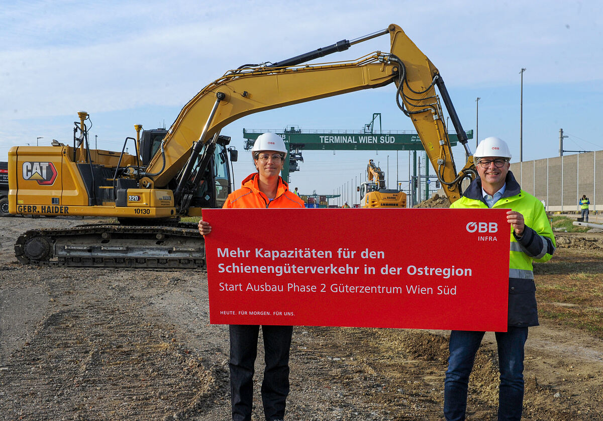 Judith Engel, Vorständin ÖBB-Infrastruktur AG und Johann Pluy, Vorstand ÖBB-Infrastruktur AG beim Baustart der Phase 2 des Güterzentrums Wien Süd © ÖBBChristian Zenger