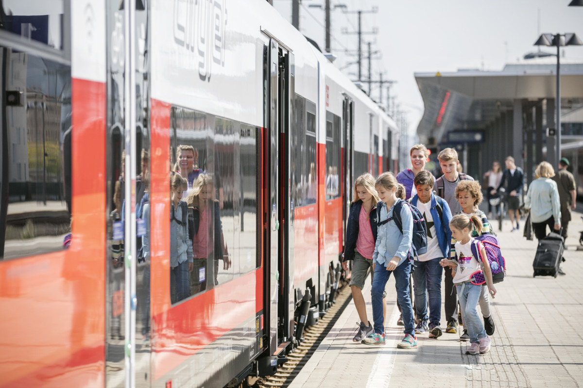 Cityjet am Bahnhof