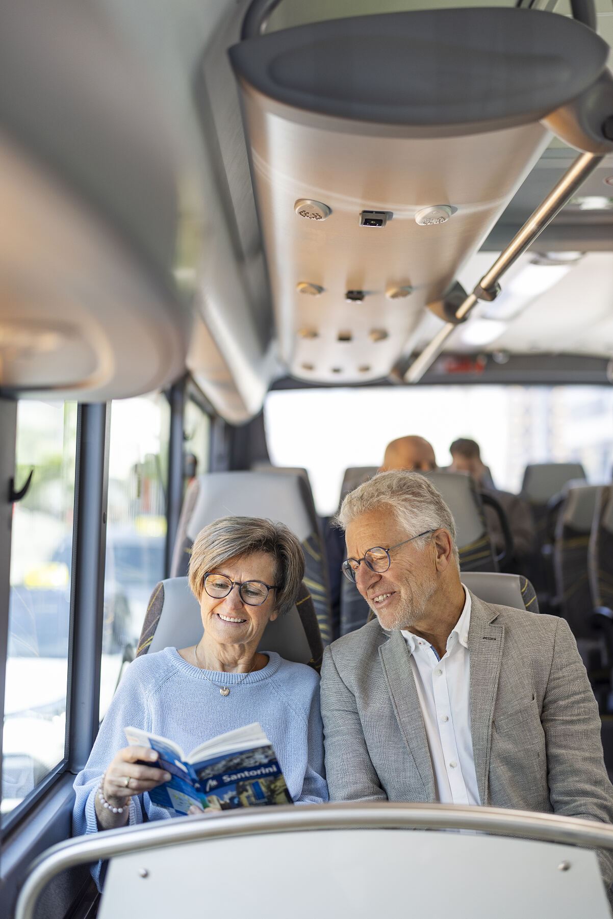 Reisende im Vienna Airport Bus_c_OEBB_Harald Eisenberger