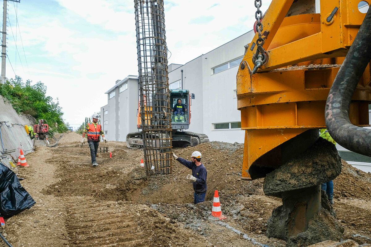 Wr. Neustadt Hbf.: Spritzbetonwand - Bohrungen  - Stützmauer