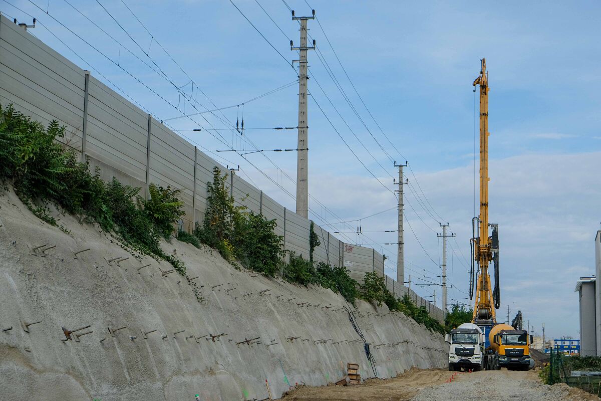Wr. Neustadt Hbf.: Spritzbetonwand - Bohrungen  - Stützmauer