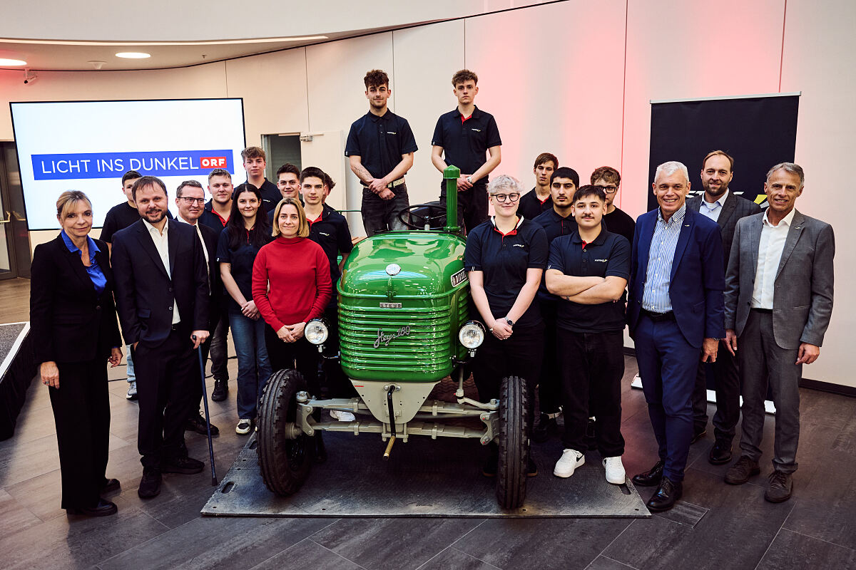 Steyr-Traktor für Licht ins Dunkel