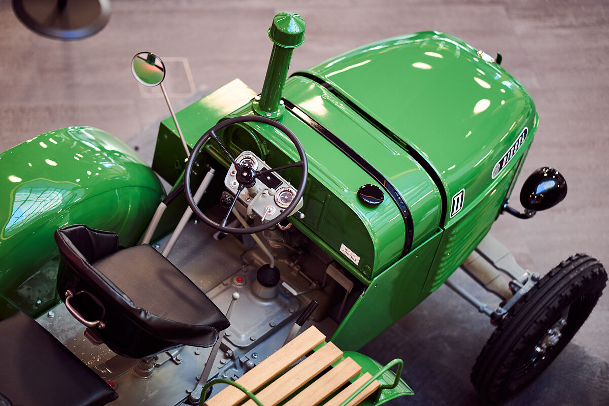 Steyr-Traktor für Licht ins Dunkel