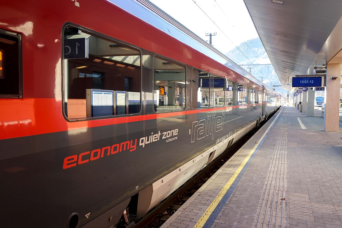 Modernisierter Railjet in Lienz