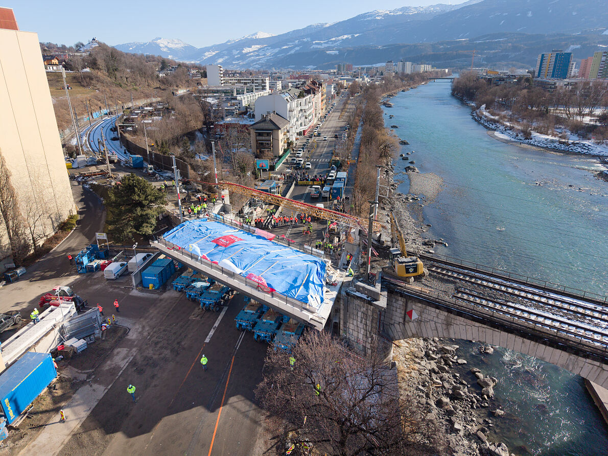 Erfolgreiches Einfahren der neuen Rauchmühlbrücke