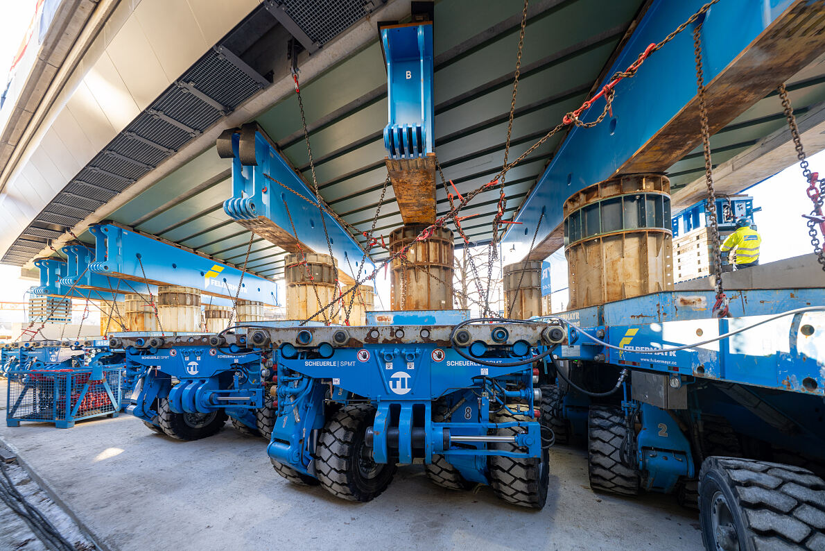 Einfahren des neuen Tragwerks der Rauchmühlbrücke