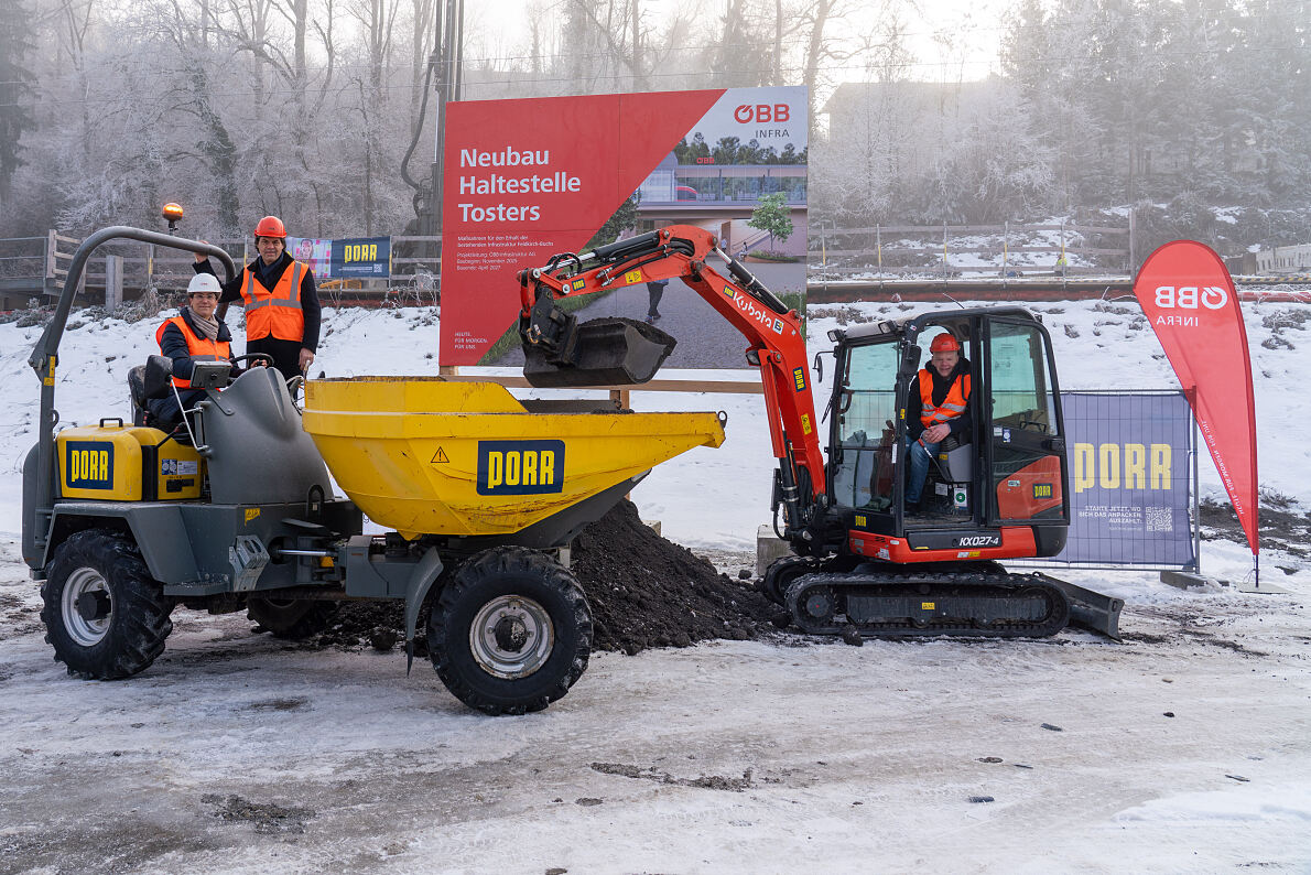 Spatenstich für die neue Haltestelle Tosters mit großem Gerät